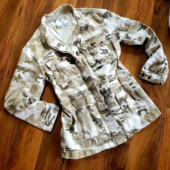BERSHKA Camo Jacket - Size XS (EUC) - Picture 7 of 7